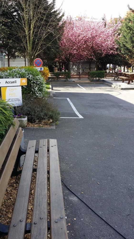 فندق بريمير كلاسيه مونتريول موراوْيْ المظهر الخارجي الصورة The town hall in Saint-André-de-Lidon