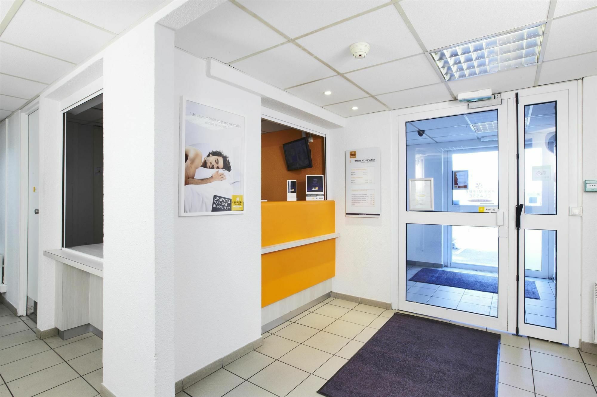 فندق بريمير كلاسيه مونتريول موراوْيْ المظهر الخارجي الصورة Reception area