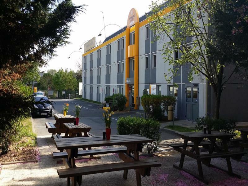 فندق بريمير كلاسيه مونتريول موراوْيْ المظهر الخارجي الصورة The hostel in 2014