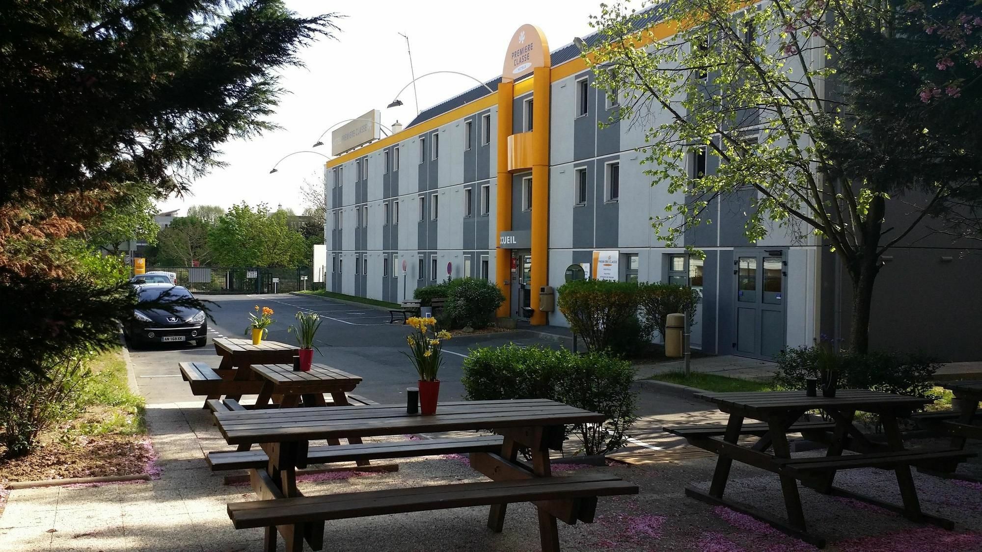 فندق بريمير كلاسيه مونتريول موراوْيْ المظهر الخارجي الصورة B&B Hotel in Paris