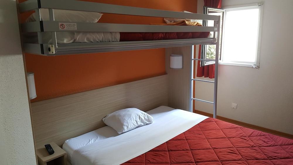 فندق بريمير كلاسيه مونتريول موراوْيْ المظهر الخارجي الصورة A room at the Ibis budget hotel in Paris, France