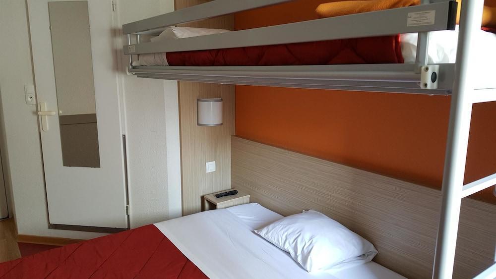فندق بريمير كلاسيه مونتريول موراوْيْ المظهر الخارجي الصورة A room at the hotel
